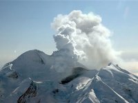 12_66_volcano_redoubt_090315.jpg