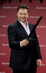 russell-crowe-robin-hood.jpg